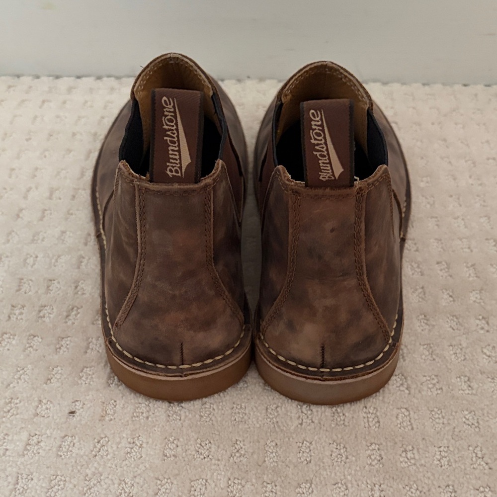 Blundstone Men’s Distressed Brown Leather Chukka Boots - Picture 3 of 5